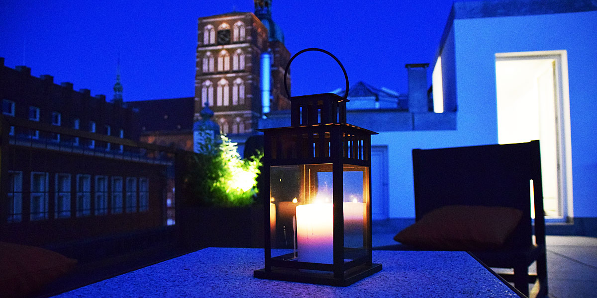 Dachterrasse bei Nacht